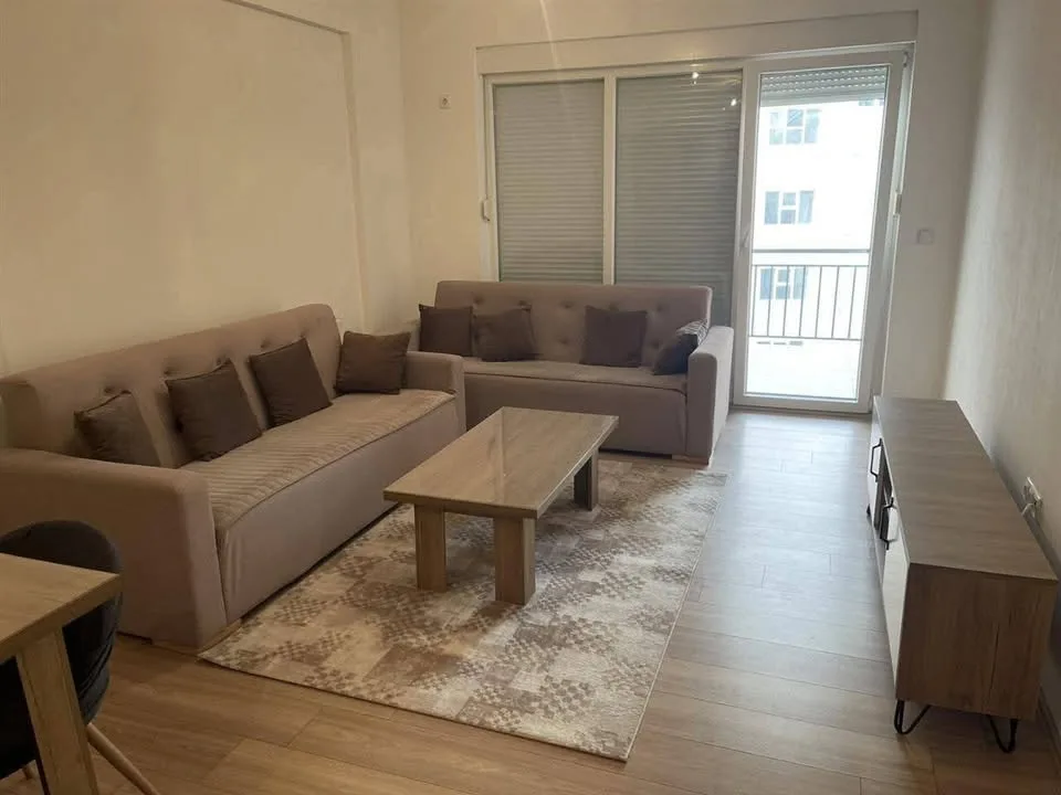 Banesë me qira 2+1 në Lagjen Prishtina e Re