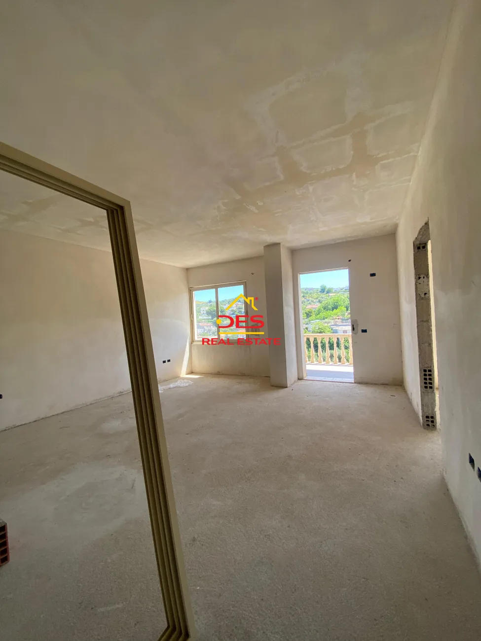 Shitet apartament 2+1 pranë sheshit te flamurit, vlorë