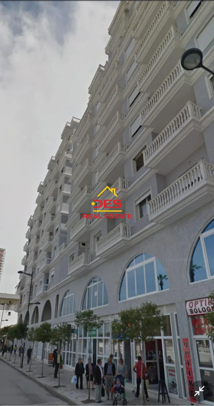 Shitet apartament 2+1 pranë sheshit te flamurit, vlorë