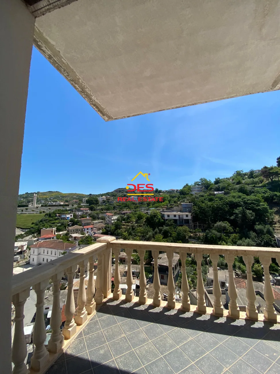 Shitet apartament 2+1 pranë sheshit te flamurit, vlorë