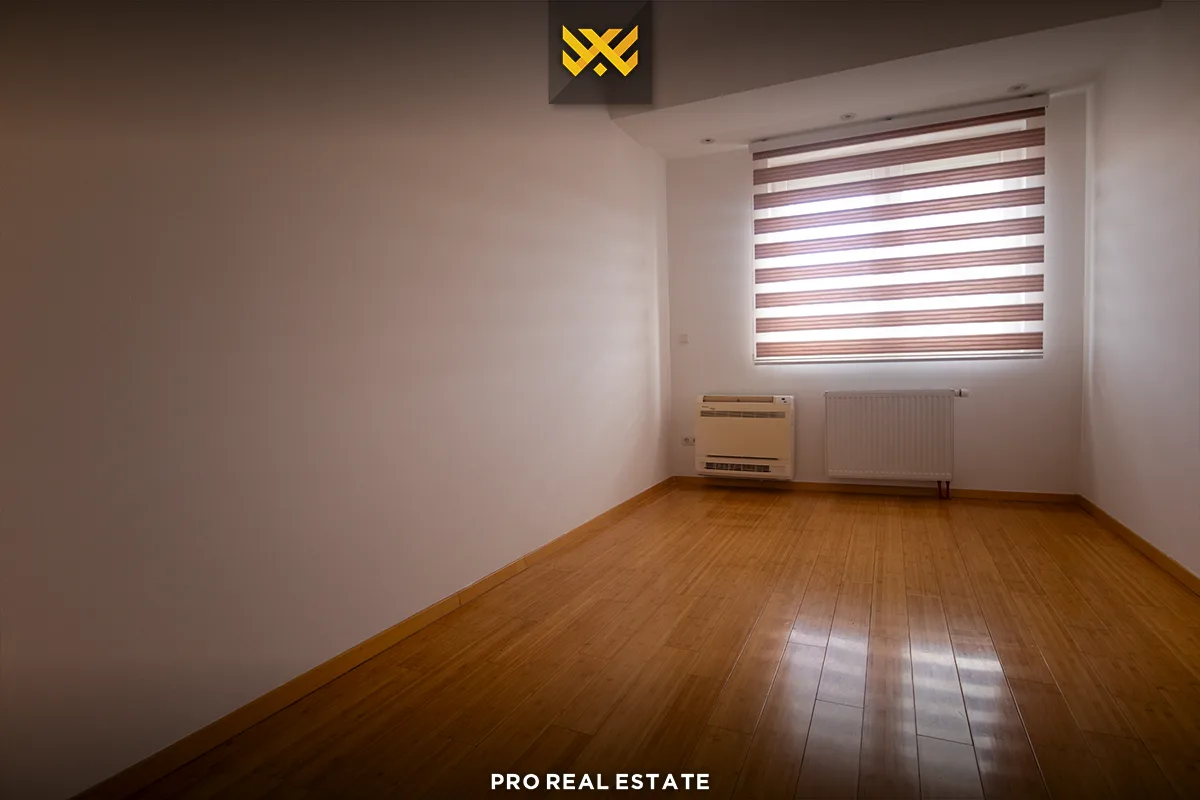 Banesë / Zyrë 96m² me #QIRA në Pejton