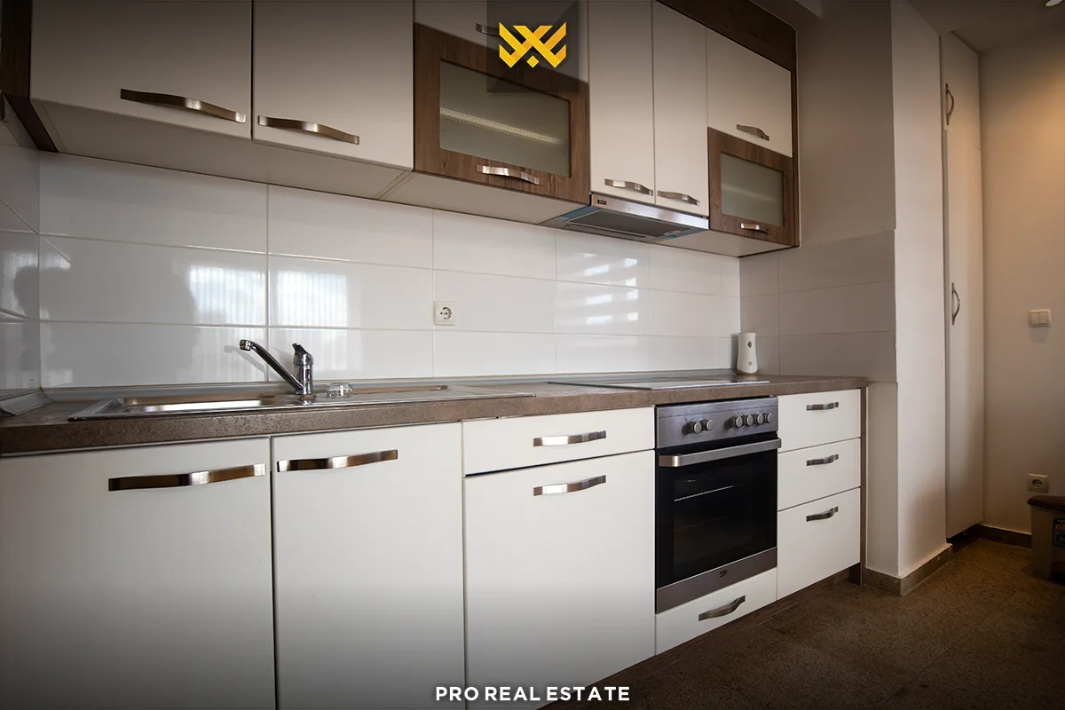 Banesë / Zyrë 96m² me #QIRA në Pejton