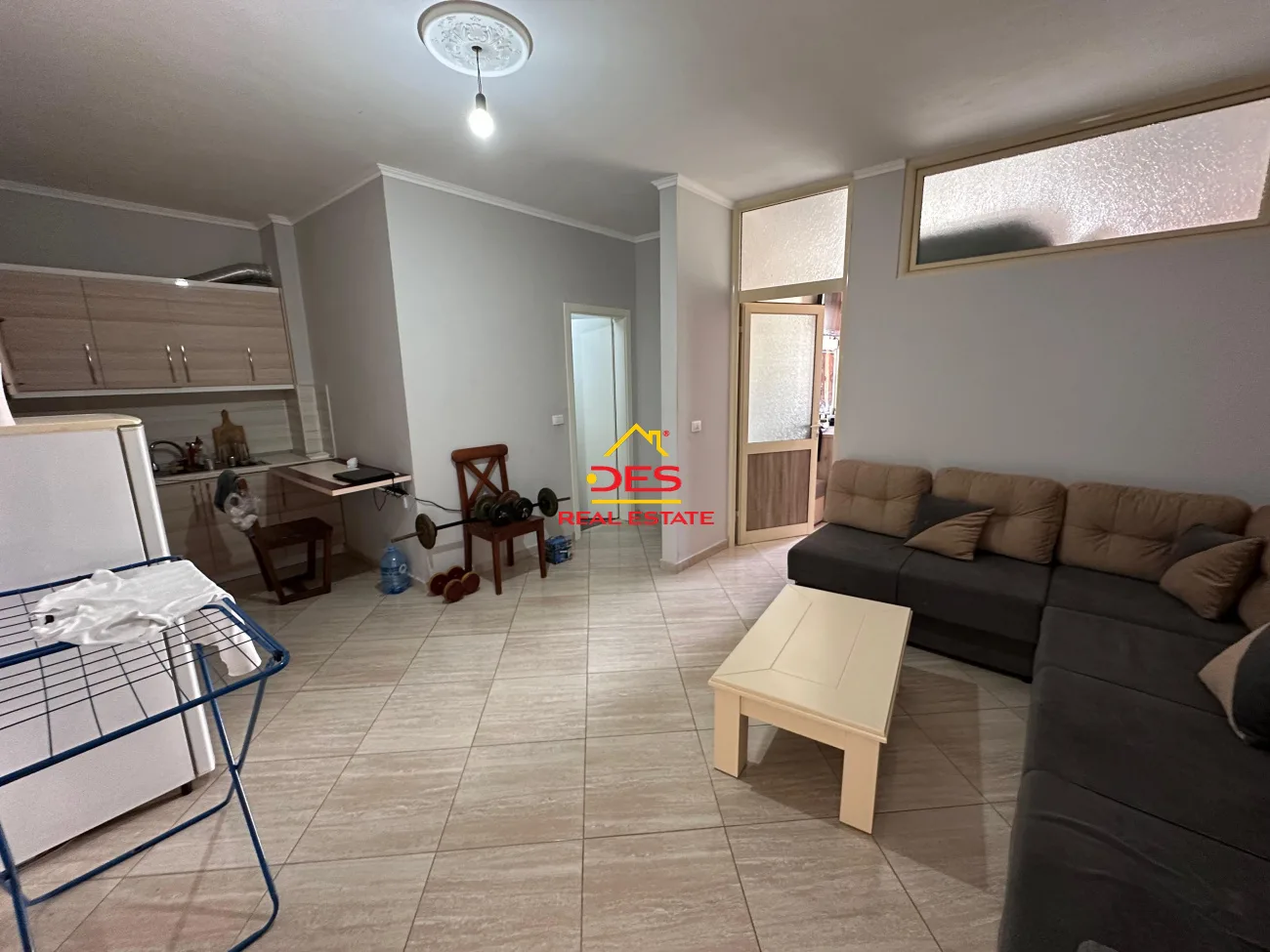 SHITET APARTAMENT 1+1 NË LUNGOMARE , VLORË. 📍 Pranë Hannover Bar