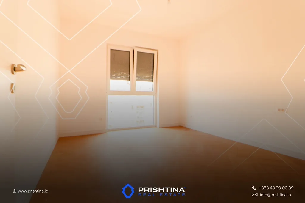 Penthouse me qira 180m² + 150m² terasë në Rruga B