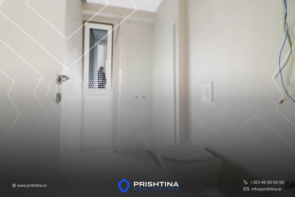 Penthouse me qira 180m² + 150m² terasë në Rruga B