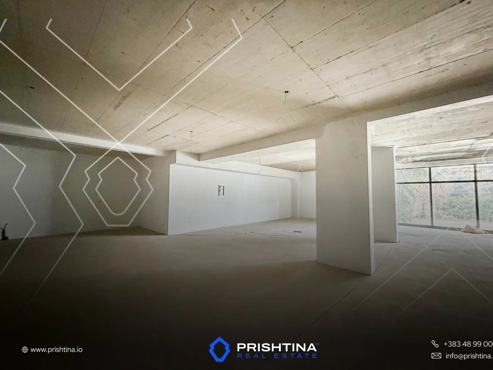 Lokal me #qira në Emshir 184m² 🏢✨