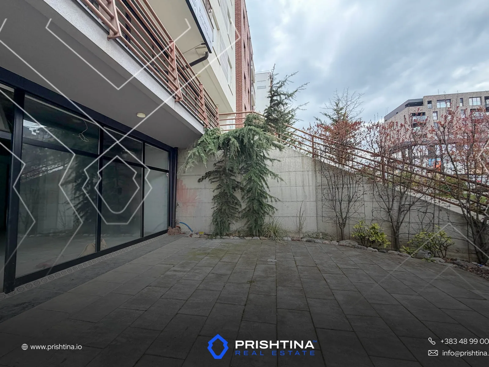 Lokal me #qira në Emshir 184m² 🏢✨