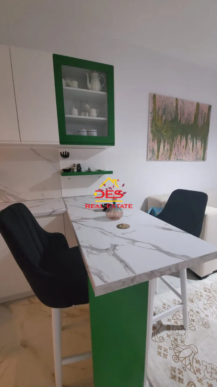 Jepet me qira apartament 1+1 pranë shkollës së e muzikës, vlorë.
