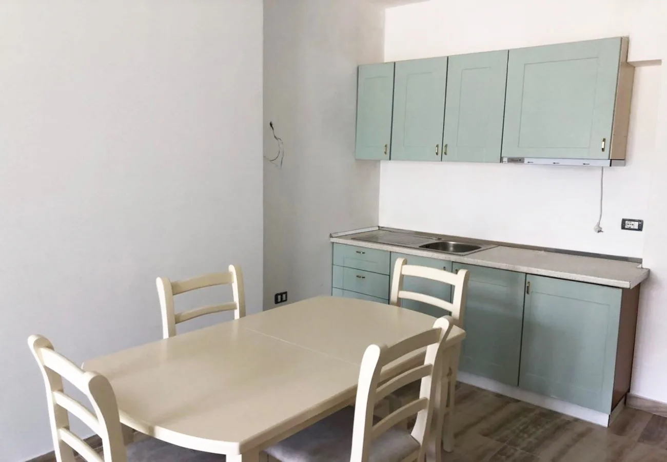 Shitet garsionere në qendër, shëngjin.