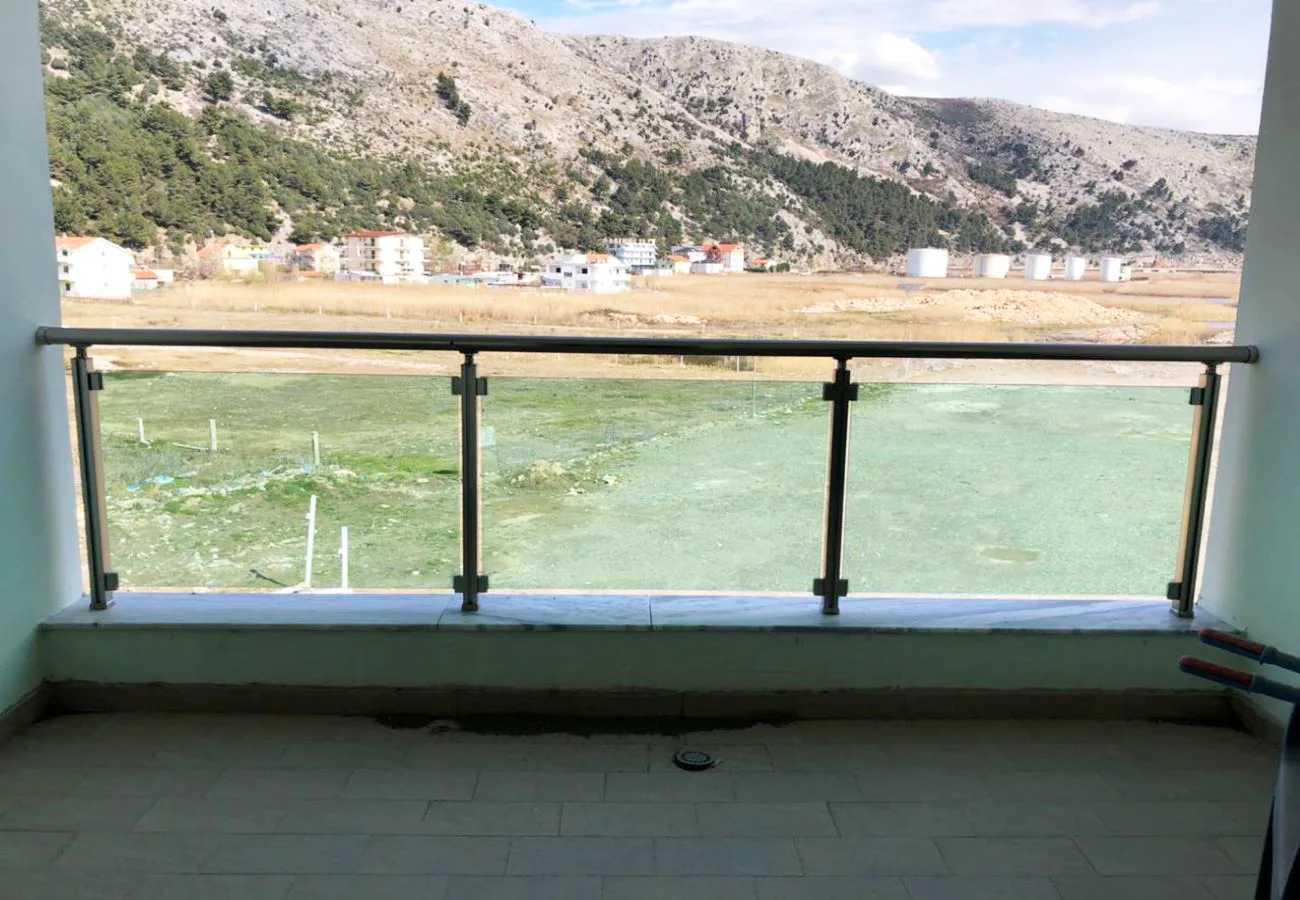 Shitet garsionere në qendër, shëngjin.