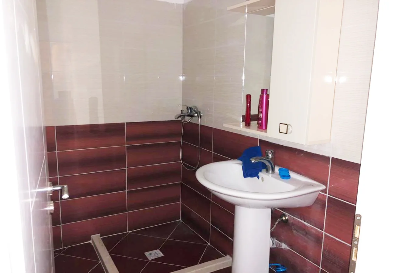 Shitet garsionere në qendër, shëngjin.