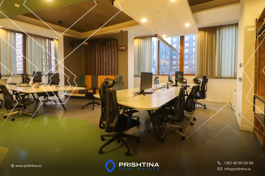 Zyrë me qira 411m² në Lakrishtë