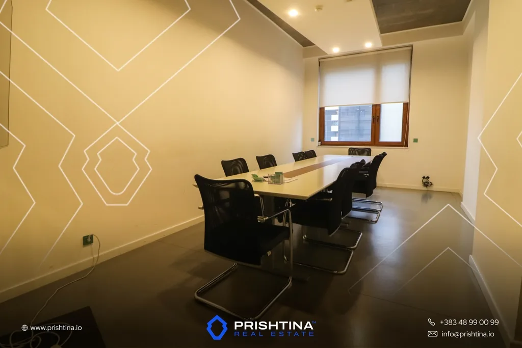 Zyrë me qira 411m² në Lakrishtë
