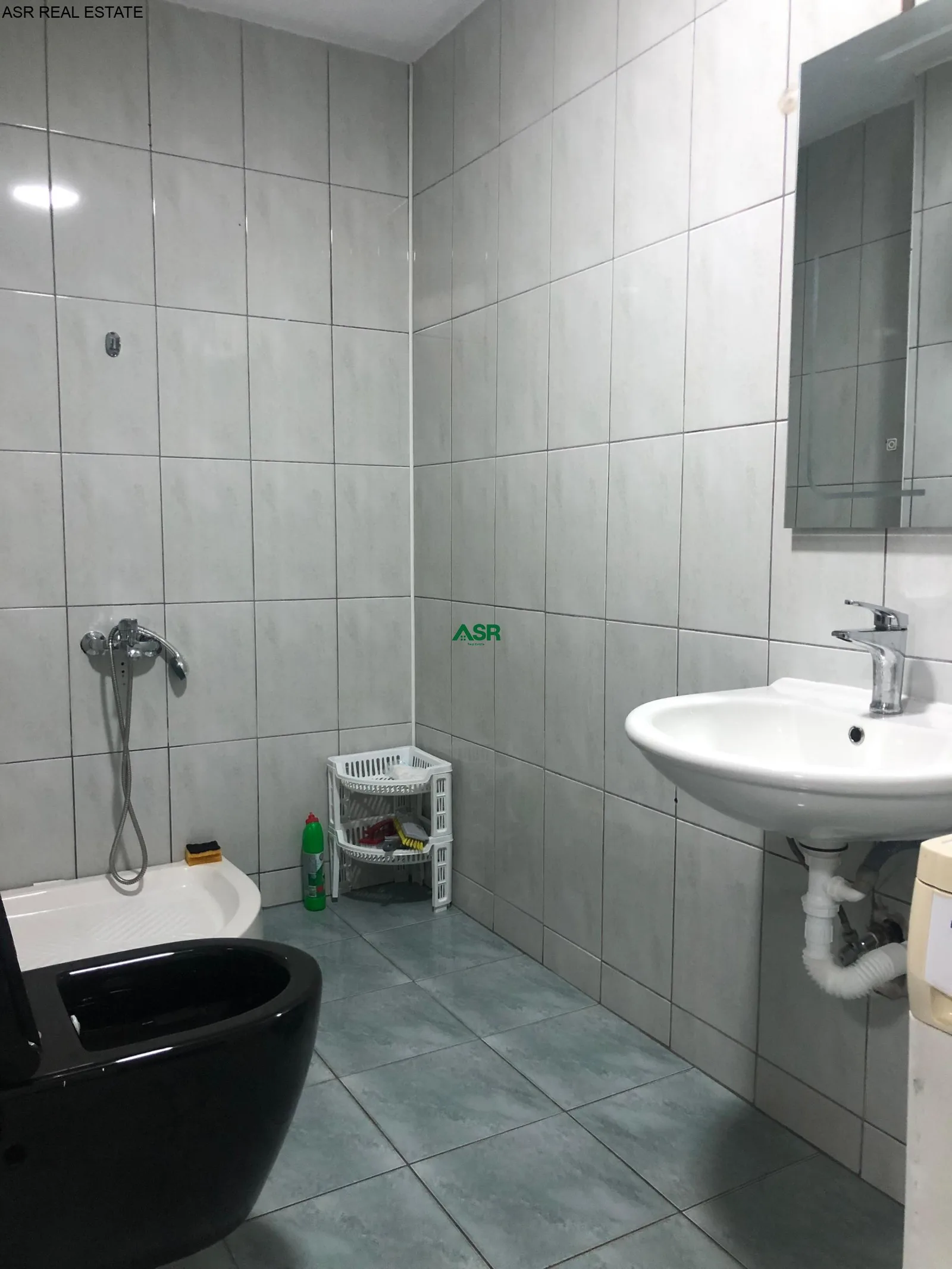 Ofrohet #banesa me #qira me sipërfaqe 65 m2, ne  qender,