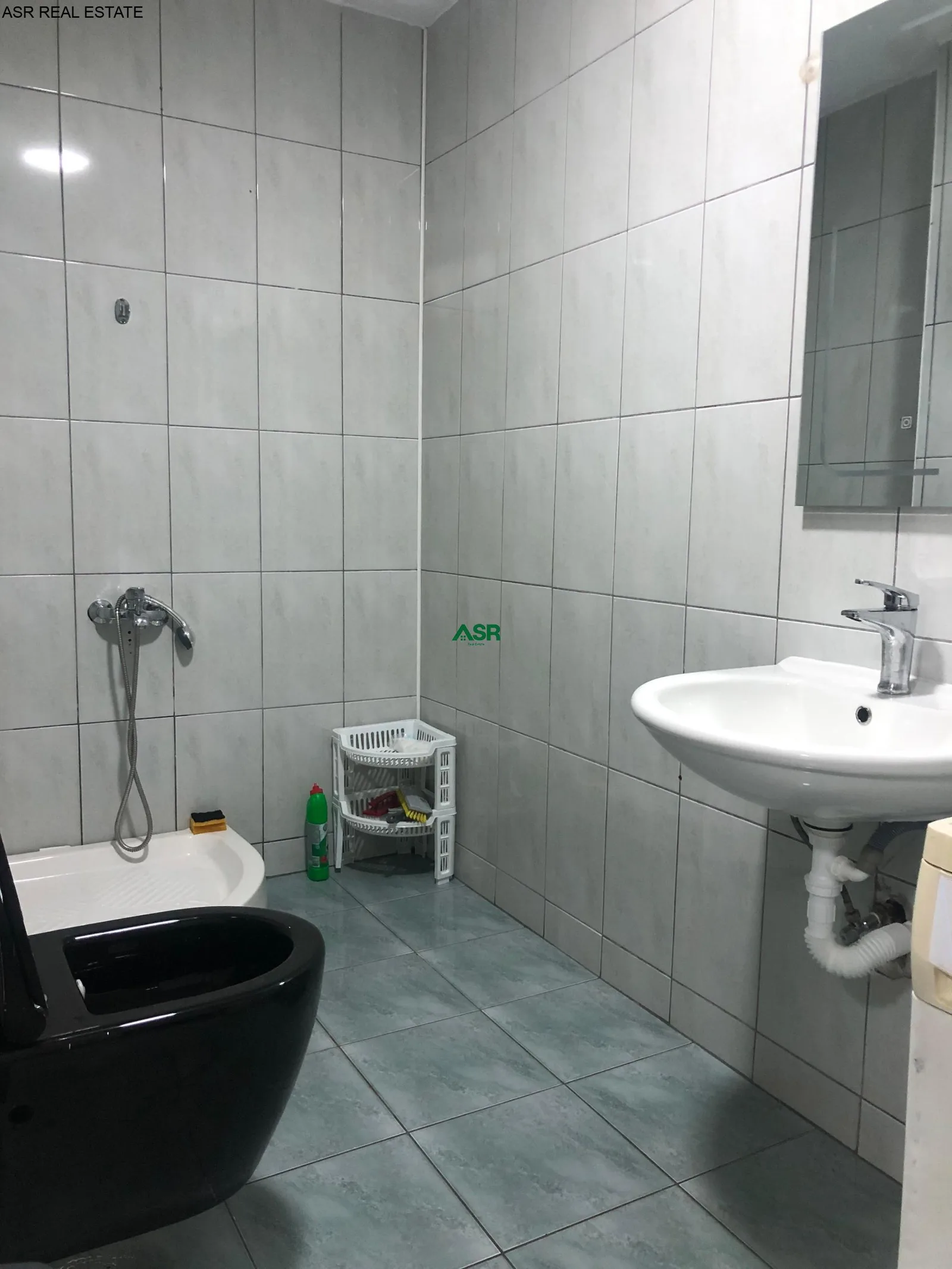 Ofrohet #banesa me #qira me sipërfaqe 65 m2, ne  qender,