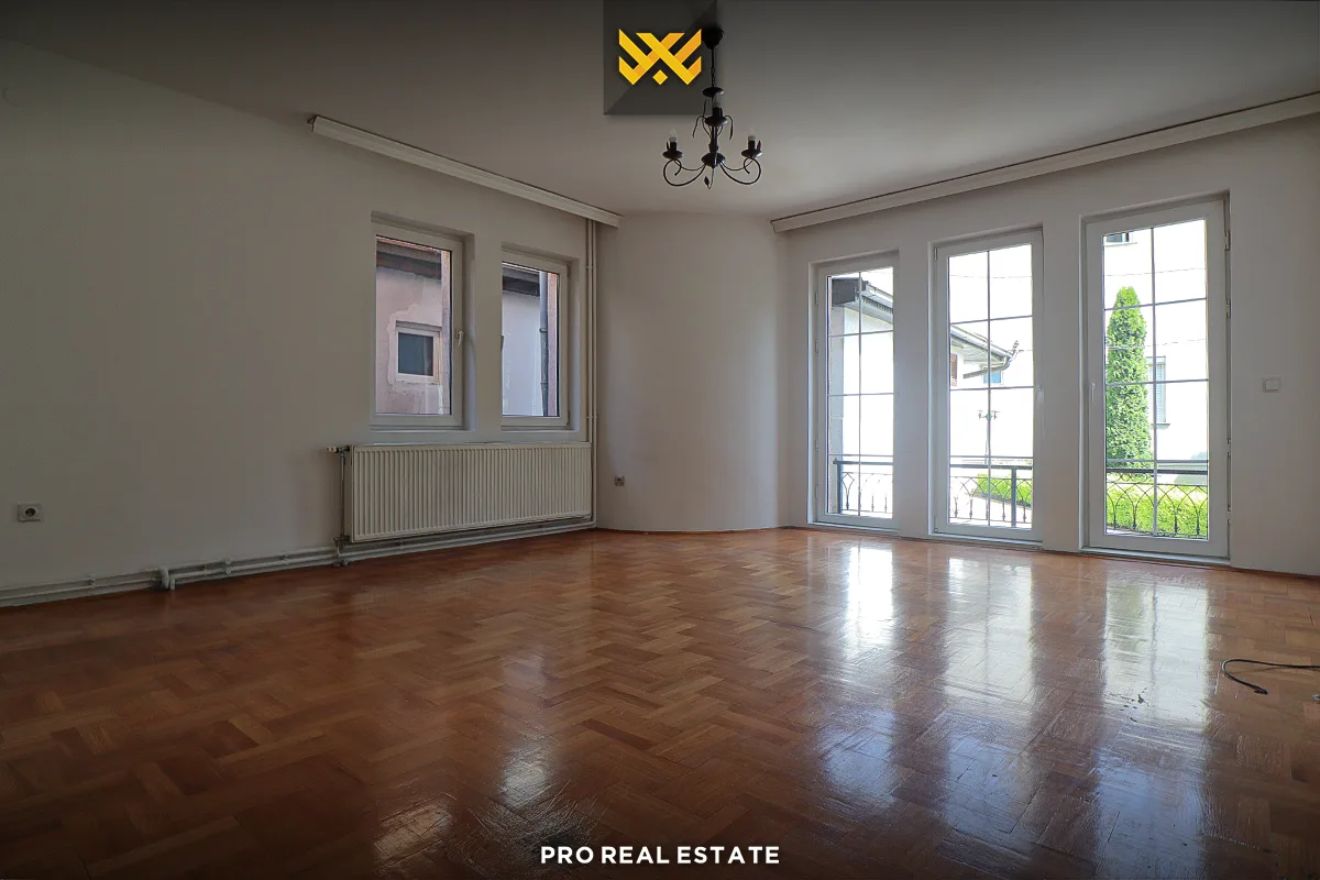 Shtëpi 350m² me #QIRA në Qendër.