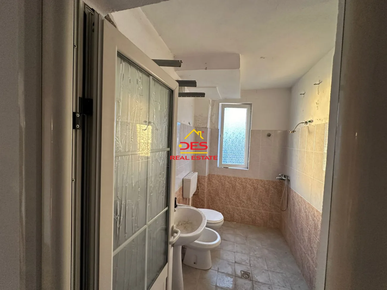 Shitet apartament 1+1 në lagjen ‘dyli haxhire’ elbasan.