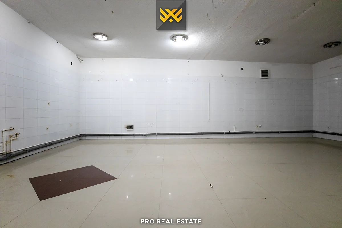 Lokal 349.4m² për #SHITJE te Qendra e Vjetër