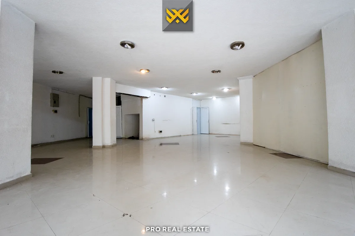 Lokal 349.4m² për #SHITJE te Qendra e Vjetër