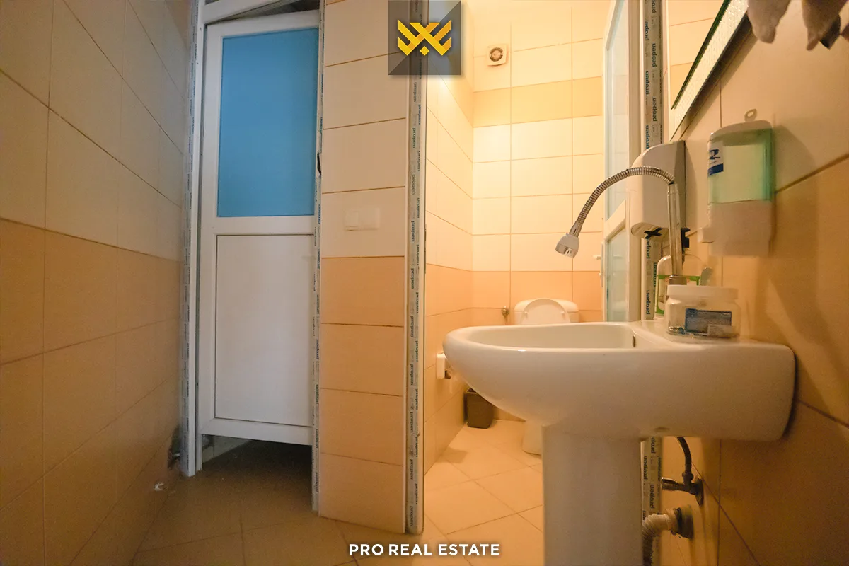 Lokal 349.4m² për #SHITJE te Qendra e Vjetër