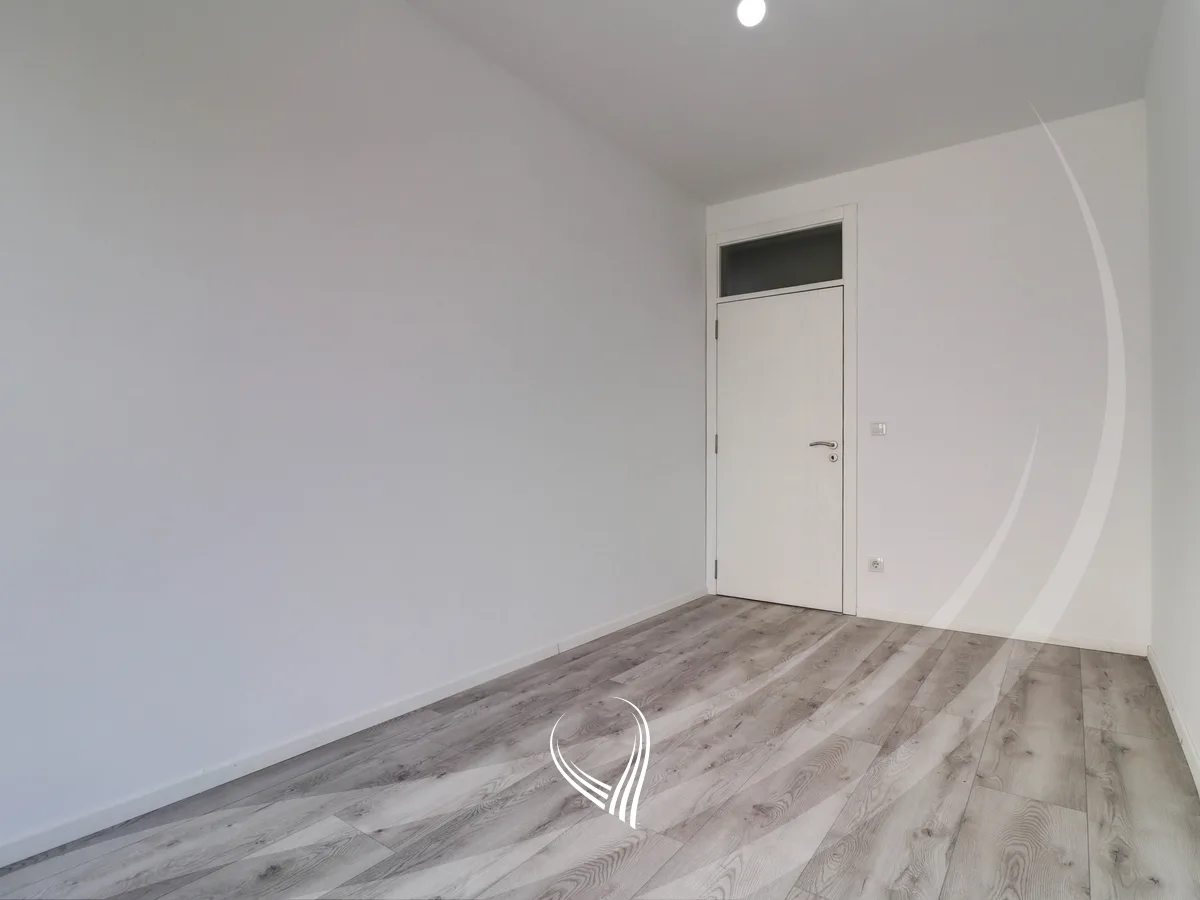 Banesë me 3 dhoma gjumi në shitje në lagjen Arbëria - Dragodan