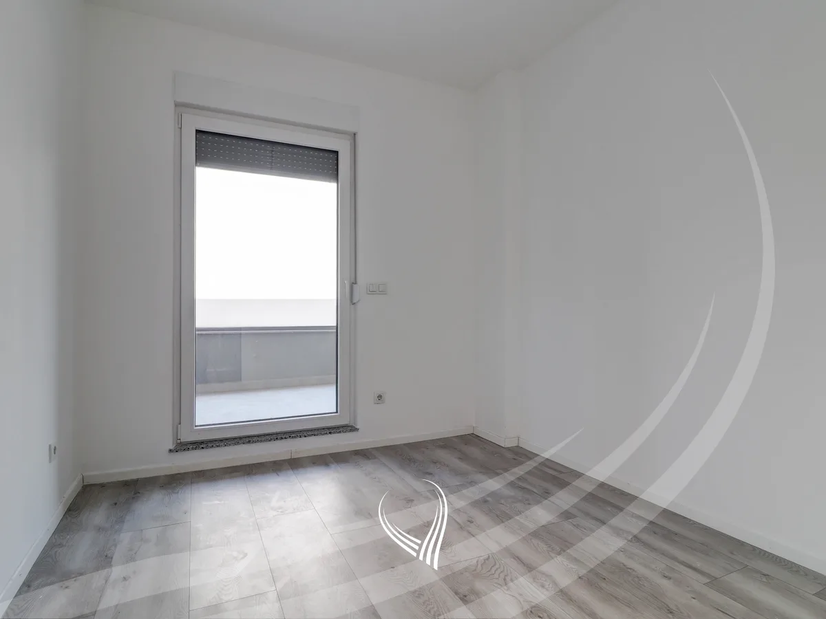 Banesë me 3 dhoma gjumi në shitje në lagjen Arbëria - Dragodan