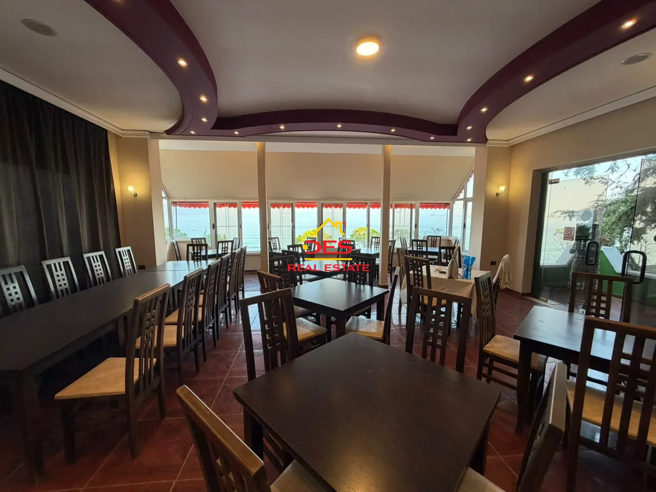 Jepet me qira bar-restorant-piceri në uji të ftohtë, vlorë