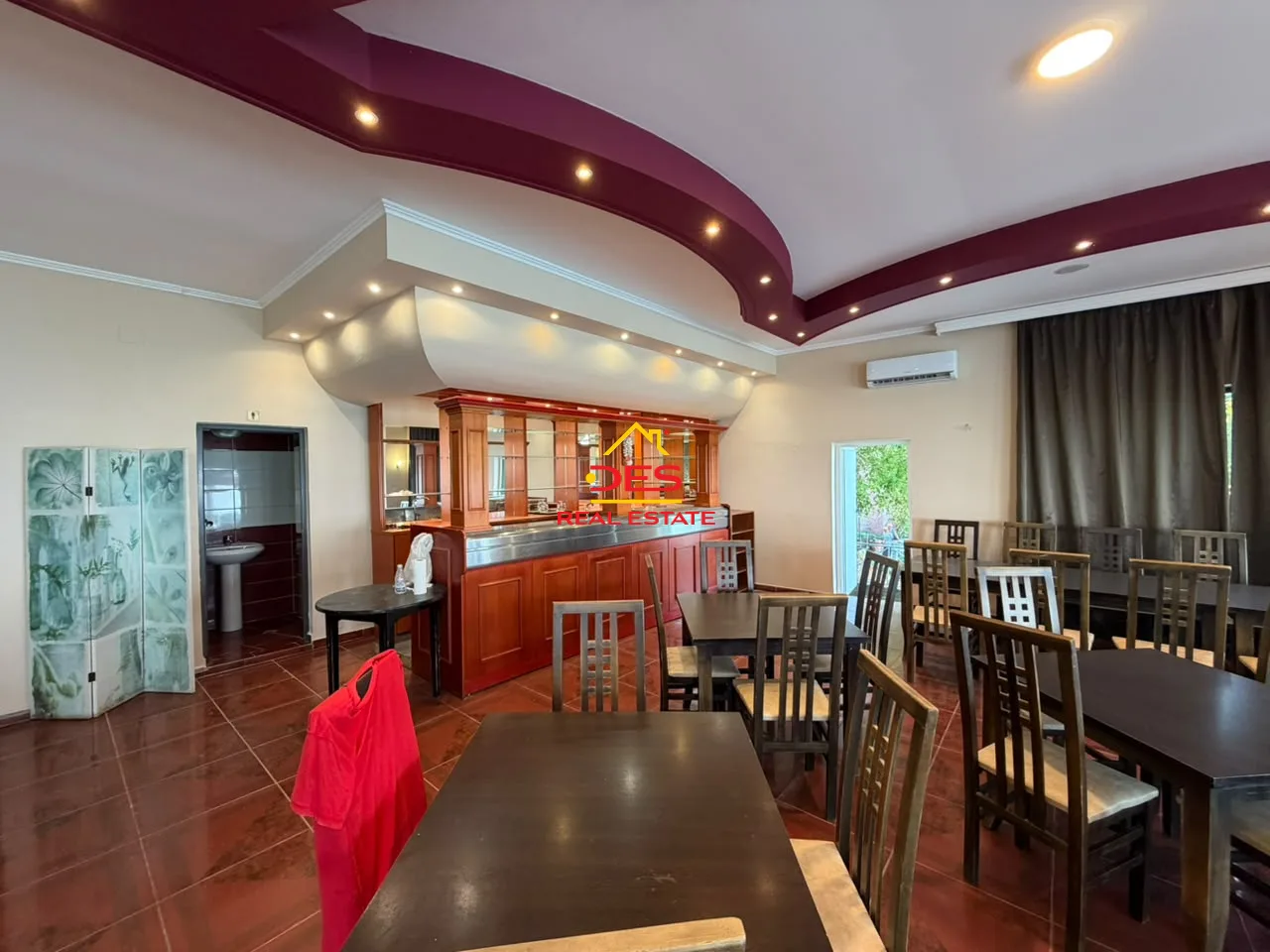 Jepet me qira bar-restorant-piceri në uji të ftohtë, vlorë