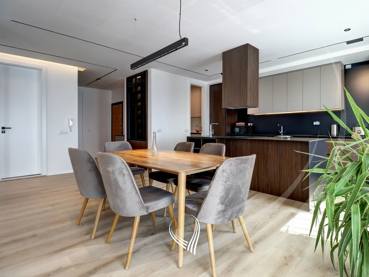 Penthouse 226m2 me qira në lagjen e Muhaxherëve