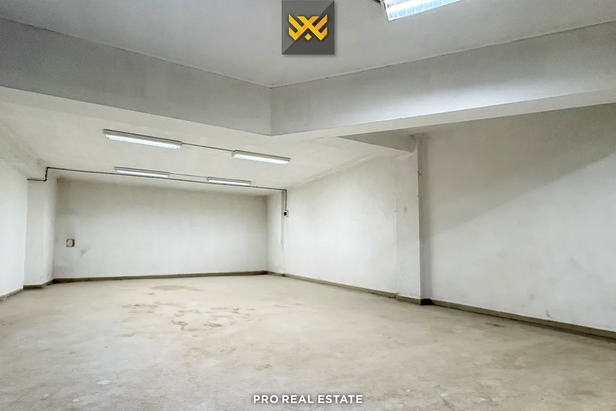 Depo 300m² me #QIRA në Fushë Kosovë