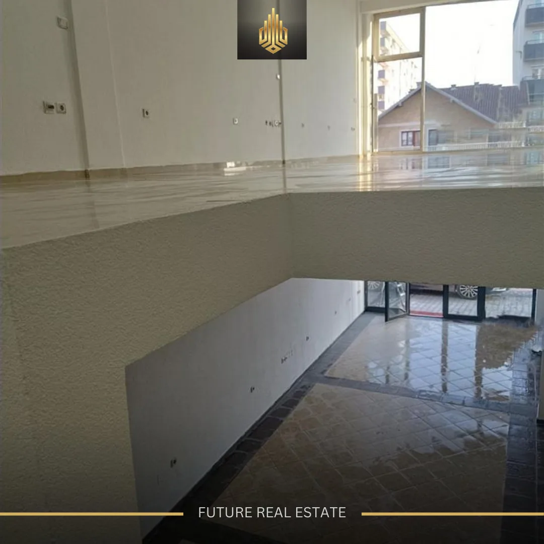 Lokal me QERA/122m²
