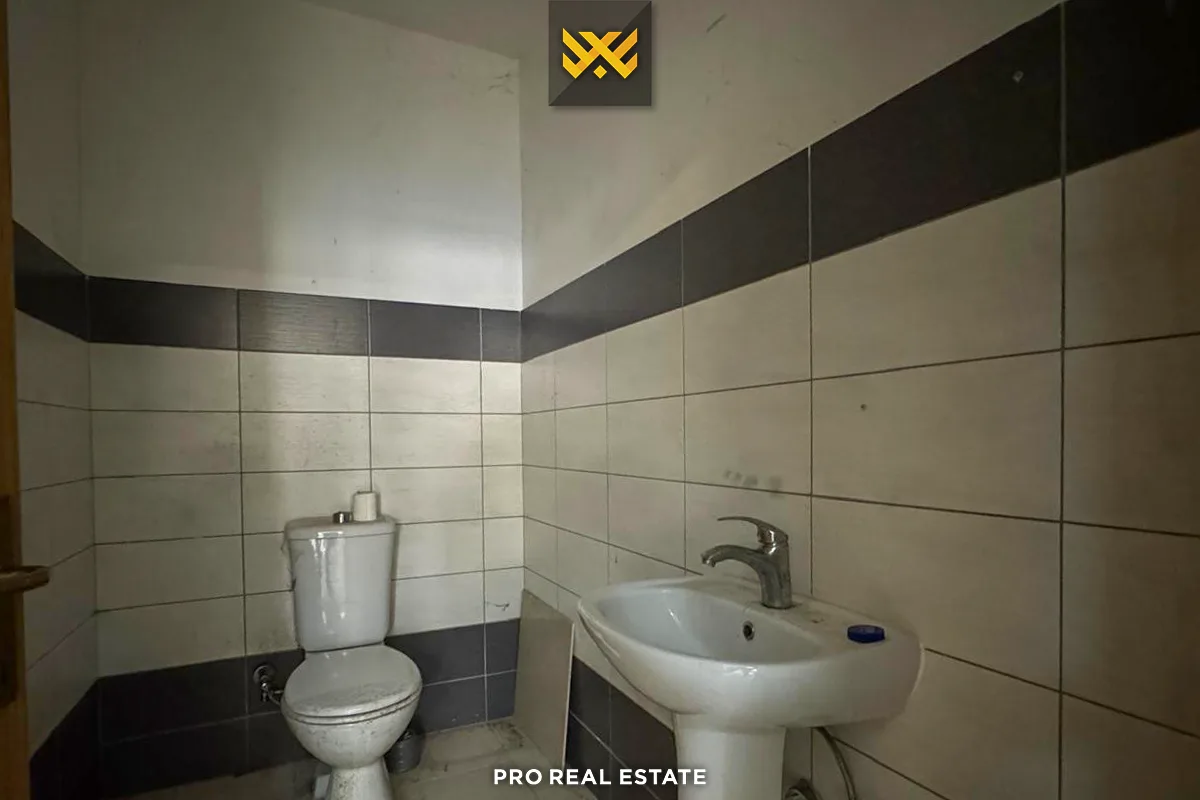 Lokal 84.8m² me #QIRA në Emshir