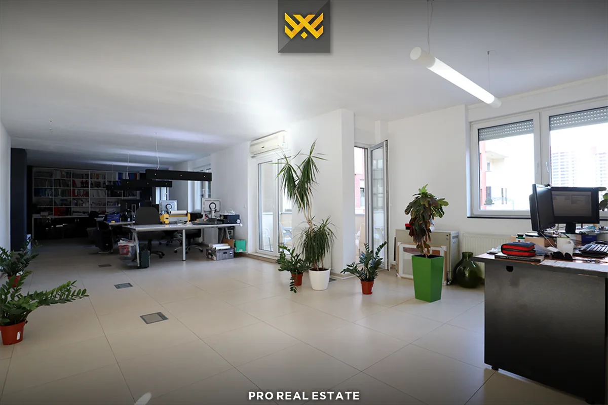 Lokal 210m² në #SHITJE në Dragodan.