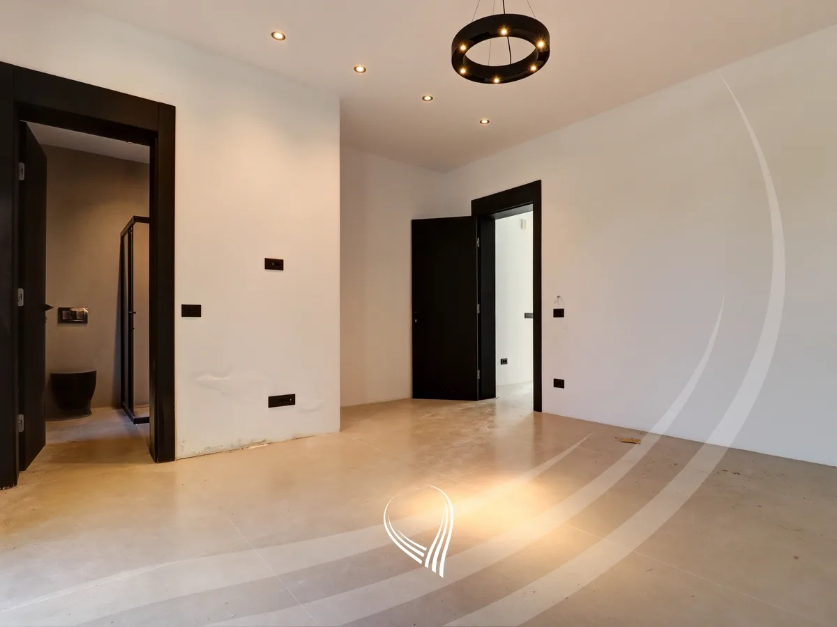 Shtëpi me 4 dhoma gjumi në shitje në Preoc – afër lagjes Marigona Residence