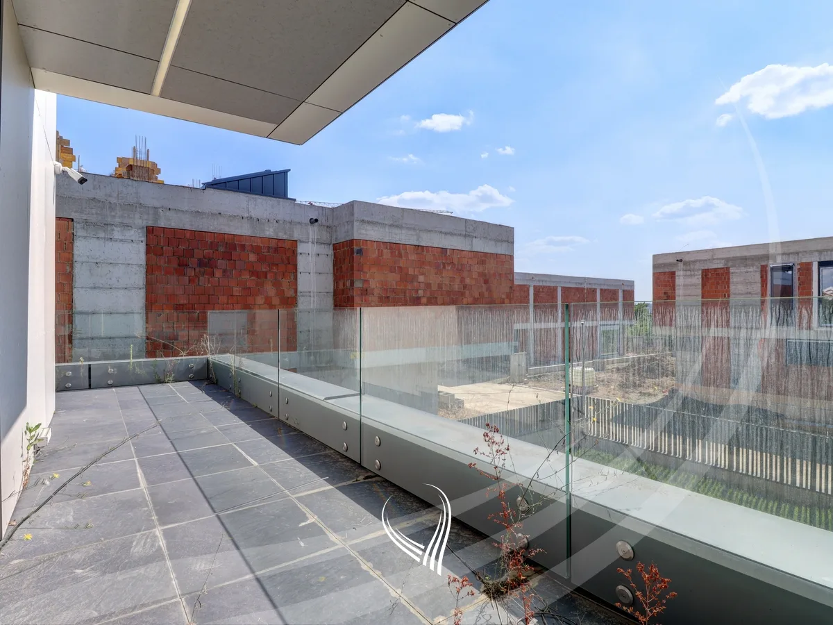 Shtëpi me 4 dhoma gjumi në shitje në Preoc – afër lagjes Marigona Residence