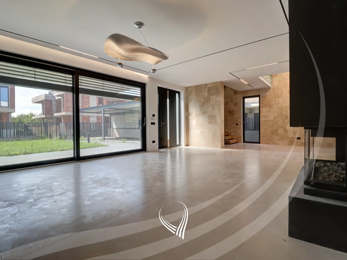 Shtëpi me 4 dhoma gjumi në shitje në Preoc – afër lagjes Marigona Residence