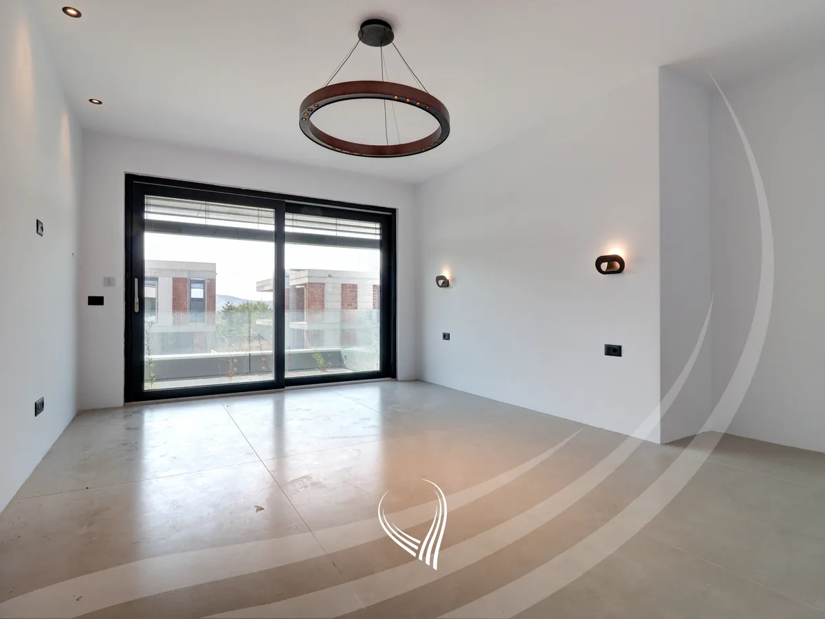 Shtëpi me 4 dhoma gjumi në shitje në Preoc – afër lagjes Marigona Residence