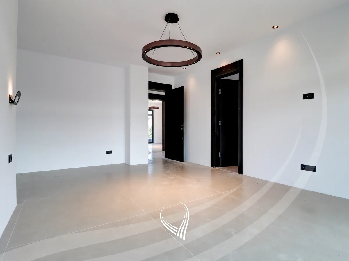 Shtëpi me 4 dhoma gjumi në shitje në Preoc – afër lagjes Marigona Residence