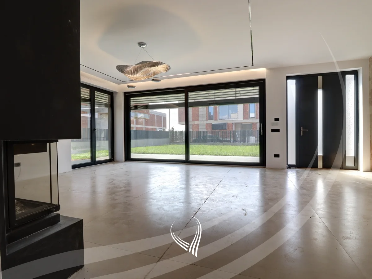 Shtëpi me 4 dhoma gjumi në shitje në Preoc – afër lagjes Marigona Residence