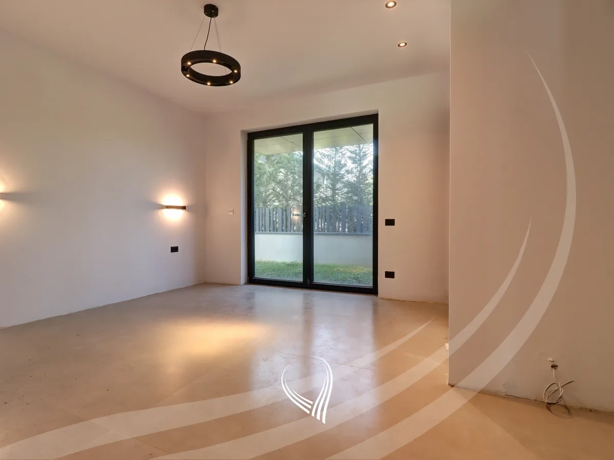 Shtëpi me 4 dhoma gjumi në shitje në Preoc – afër lagjes Marigona Residence