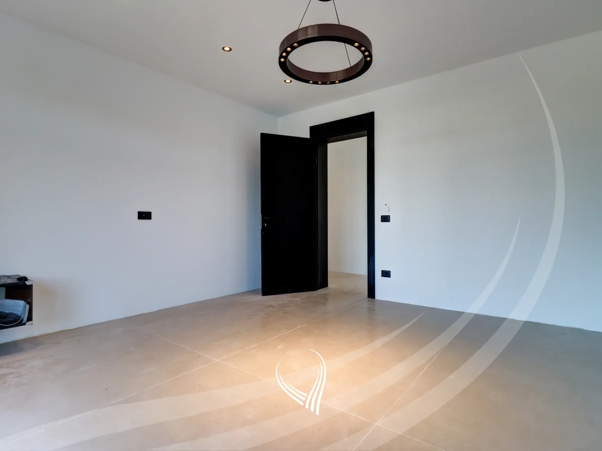 Shtëpi me 4 dhoma gjumi në shitje në Preoc – afër lagjes Marigona Residence