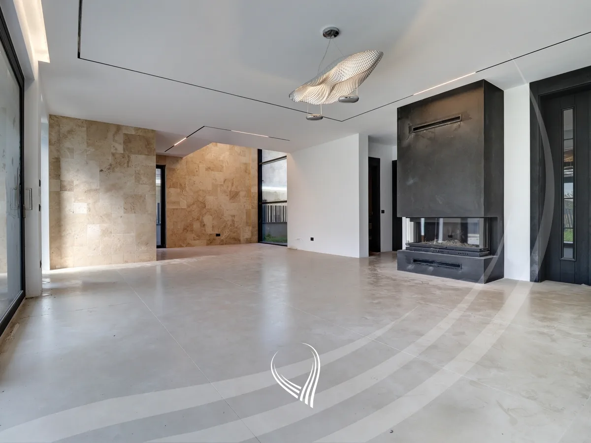 Shtëpi me 4 dhoma gjumi në shitje në Preoc – afër lagjes Marigona Residence
