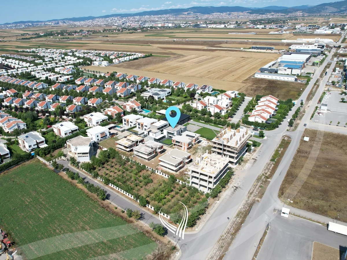 Shtëpi me 4 dhoma gjumi në shitje në Preoc – afër lagjes Marigona Residence