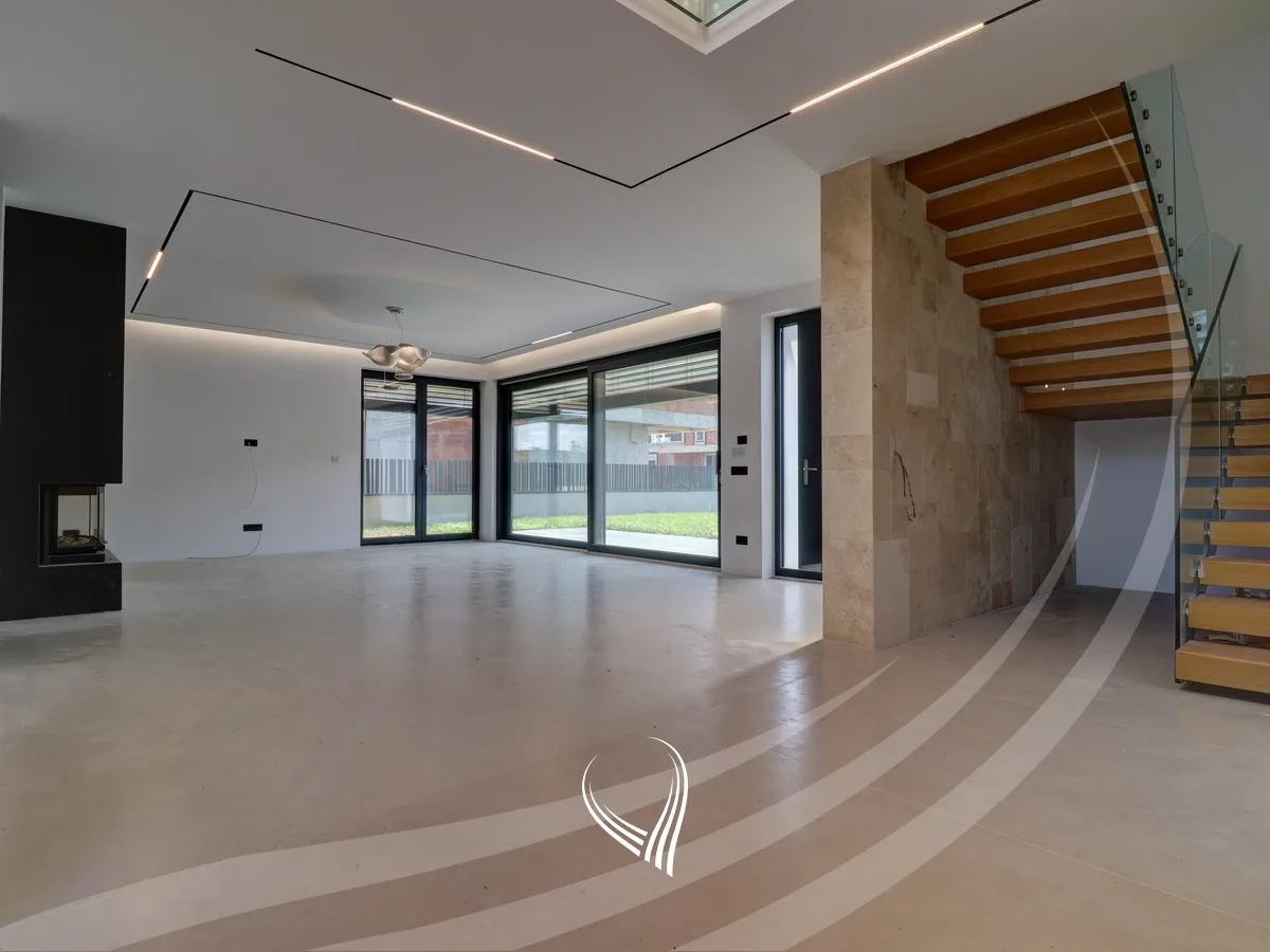 Shtëpi me 4 dhoma gjumi në shitje në Preoc – afër lagjes Marigona Residence