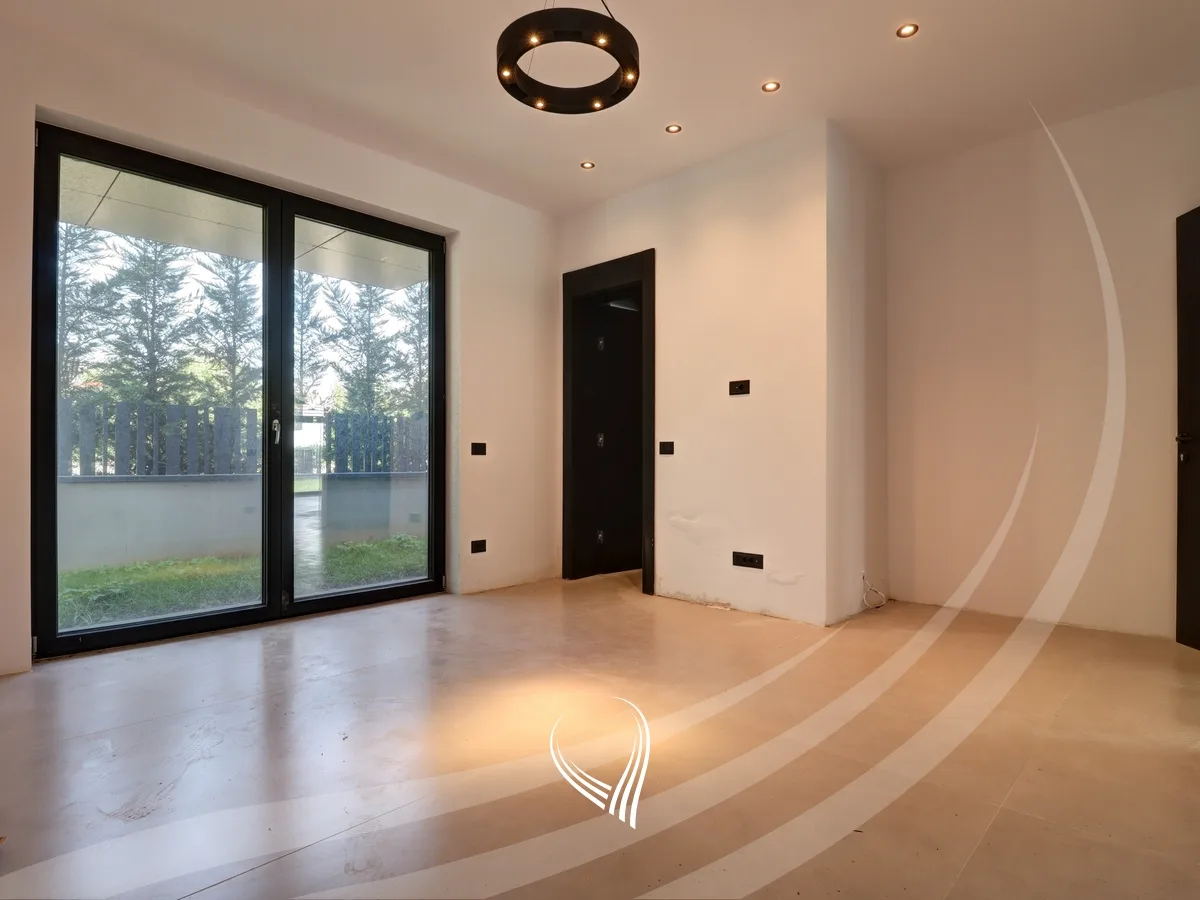 Shtëpi me 4 dhoma gjumi në shitje në Preoc – afër lagjes Marigona Residence