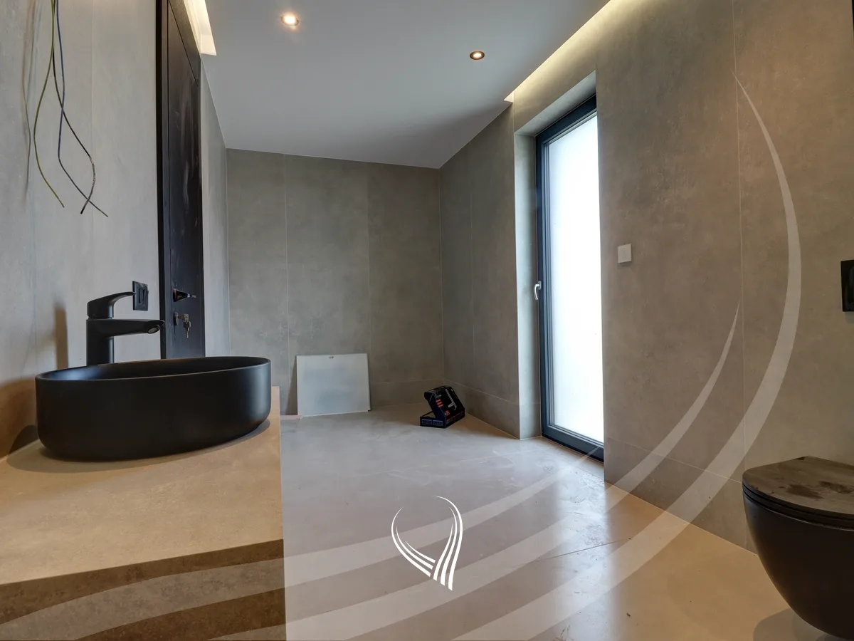 Shtëpi me 4 dhoma gjumi në shitje në Preoc – afër lagjes Marigona Residence