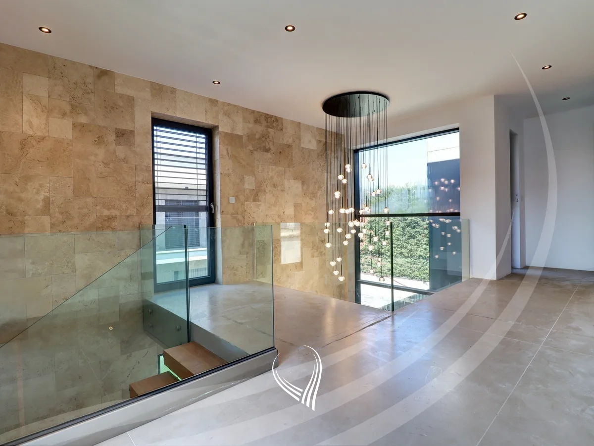 Shtëpi me 4 dhoma gjumi në shitje në Preoc – afër lagjes Marigona Residence