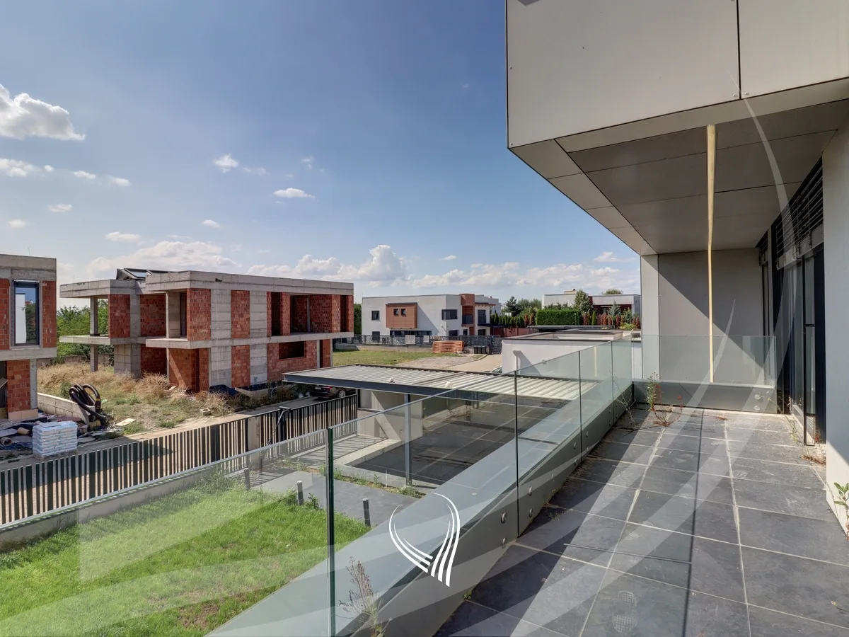 Shtëpi me 4 dhoma gjumi në shitje në Preoc – afër lagjes Marigona Residence