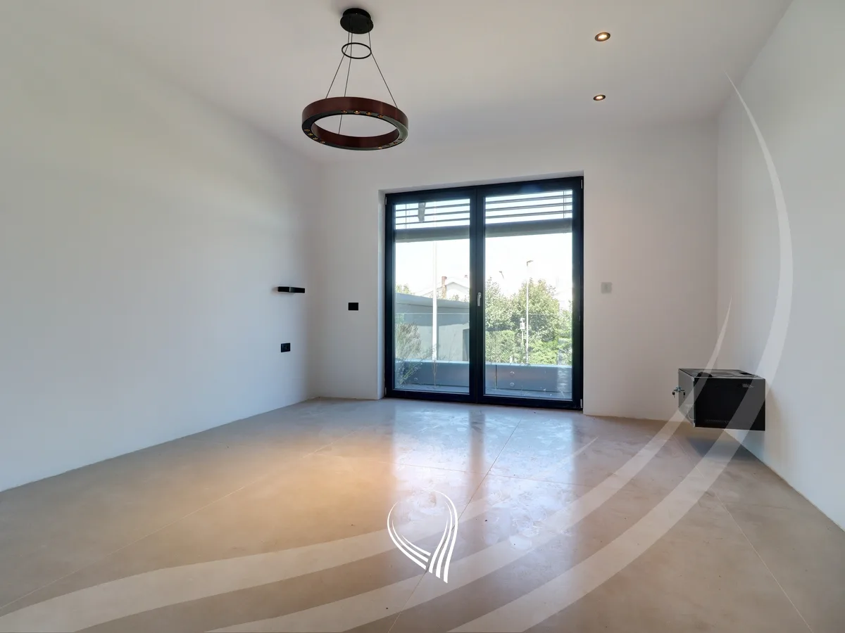 Shtëpi me 4 dhoma gjumi në shitje në Preoc – afër lagjes Marigona Residence