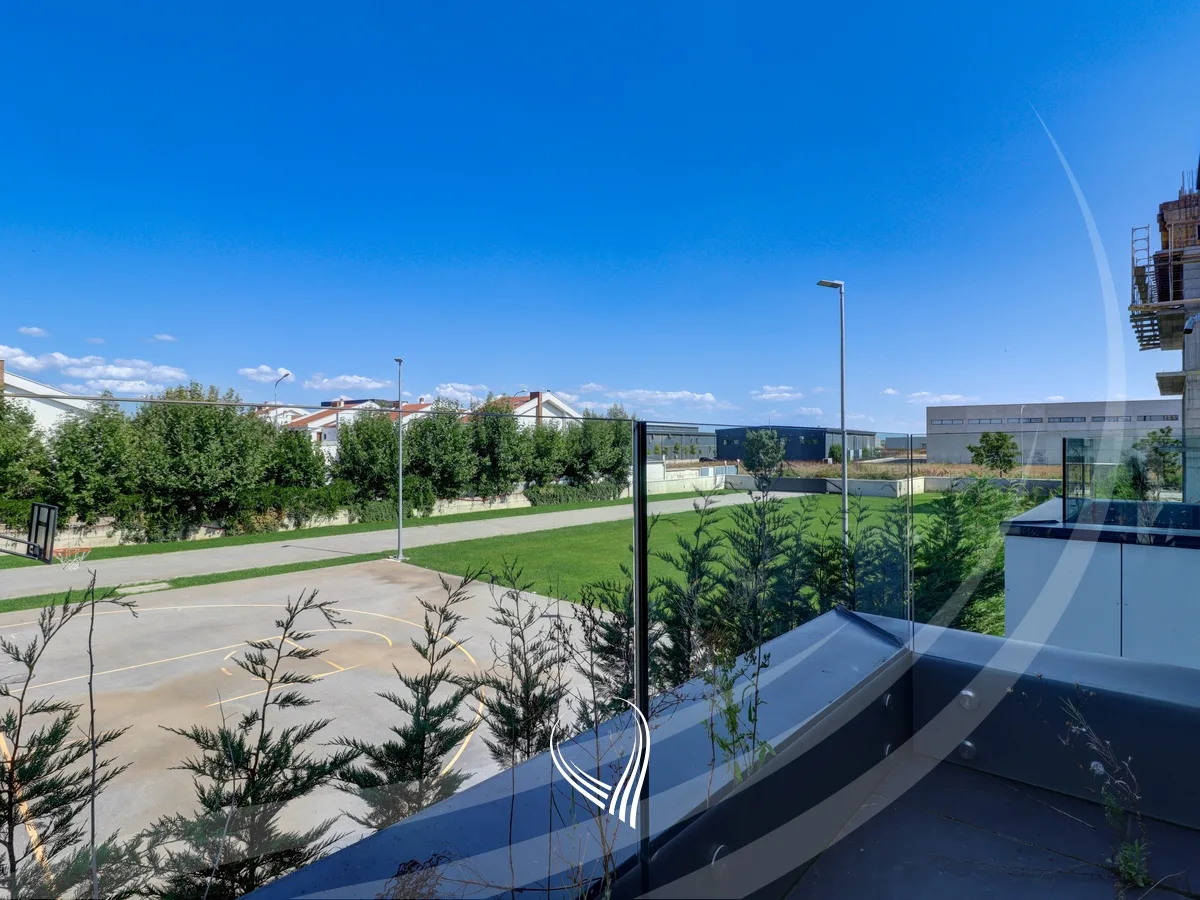 Shtëpi me 4 dhoma gjumi në shitje në Preoc – afër lagjes Marigona Residence